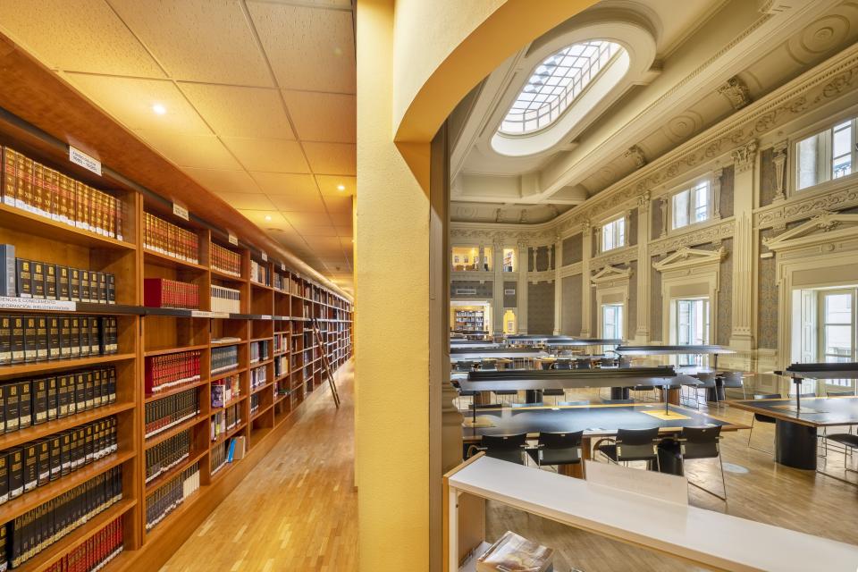 Sala de lectura e colección de referencia